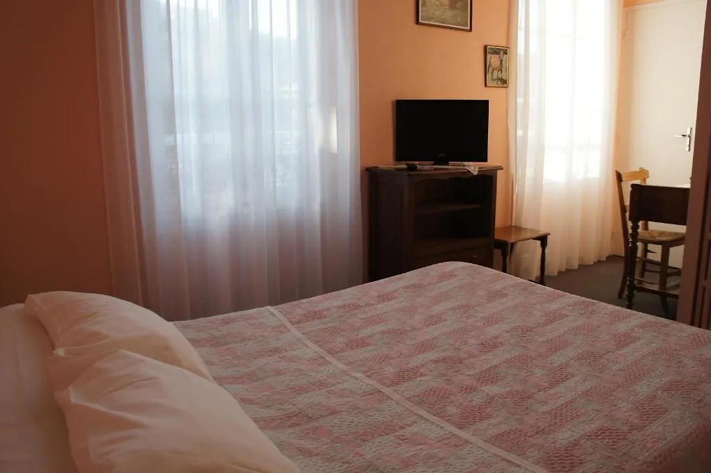 Hotel Le Commerce Bagnères-de-Bigorre 2*,